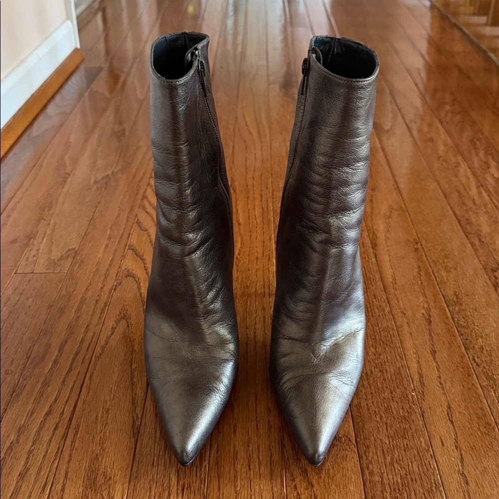 🎉Stuart Weitzman- Sleek Metallic Pointed Toe Boots(Size 9)🎉